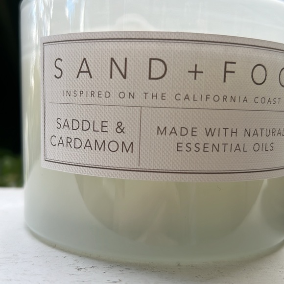Saddle & Cardamon Scented Candle - Picture 4 of 10